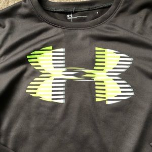 Under Armour Shirts & Tops - Boys size 6 under armour long sleeve shirt NWT Under Armour Shirts & Tops - Boys size 6 under armour long sleeve shirt NWT
